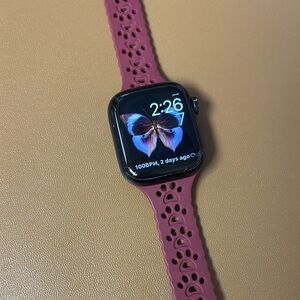 Apple Watch (Series 7, 41mm)